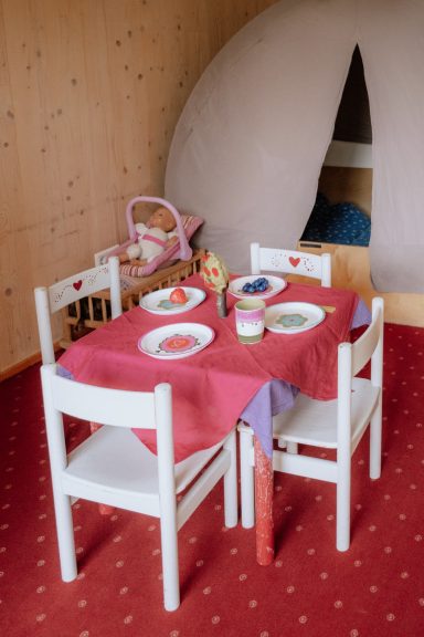 Sitzecke (Tisch mit Stühlen)